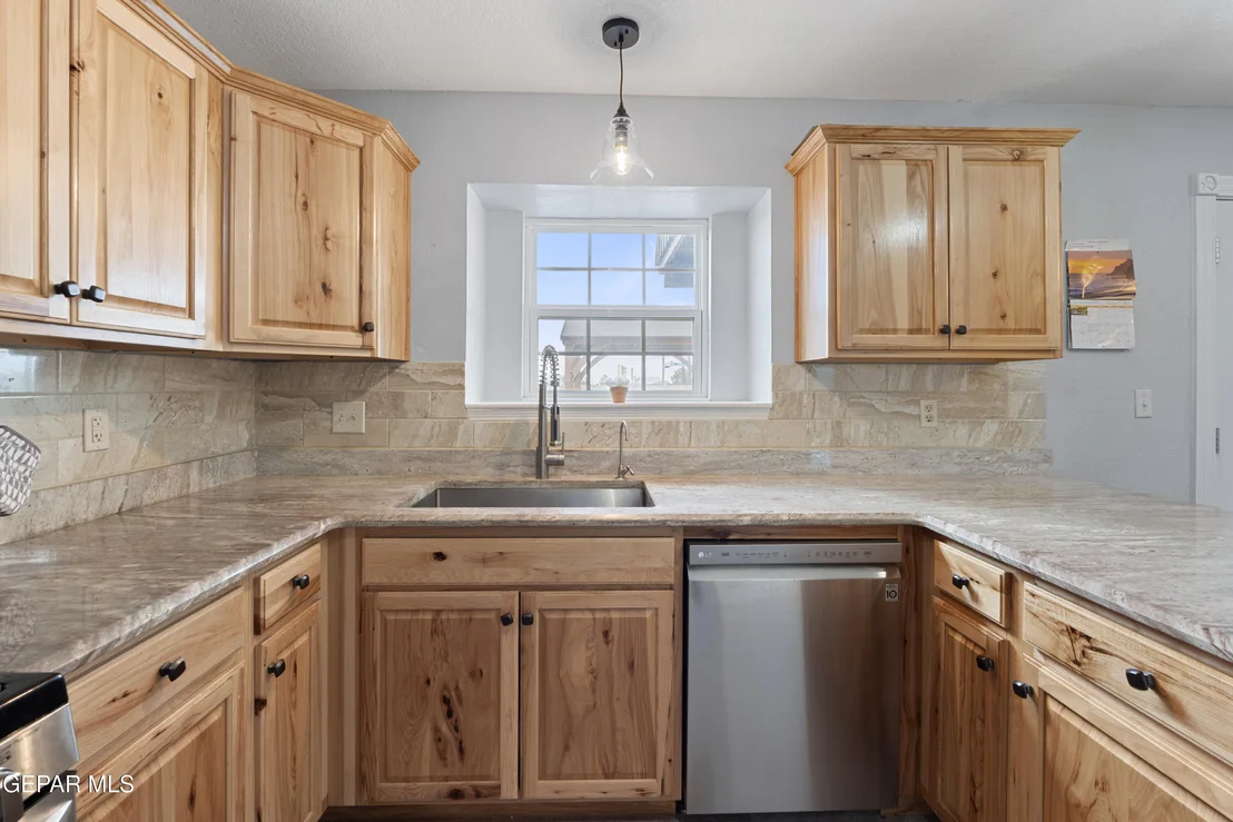 Photo of 1121 West Bend Lane