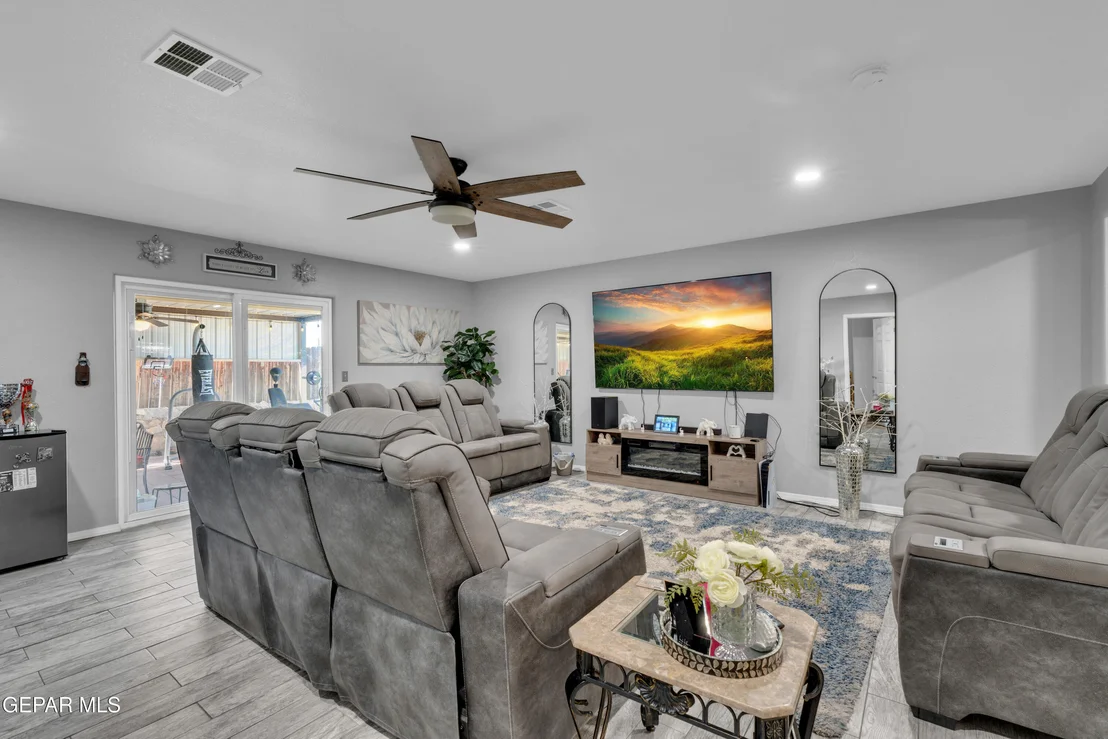 Photo of 10300 Valle Suave Drive