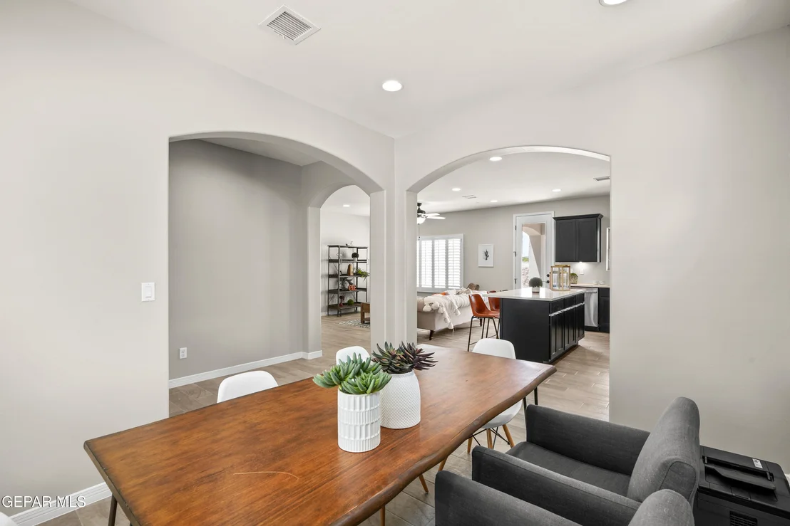 Photo of 12400 Amesbury