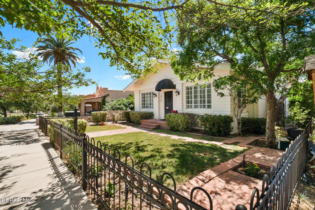 Photo of 1013 PARK Road