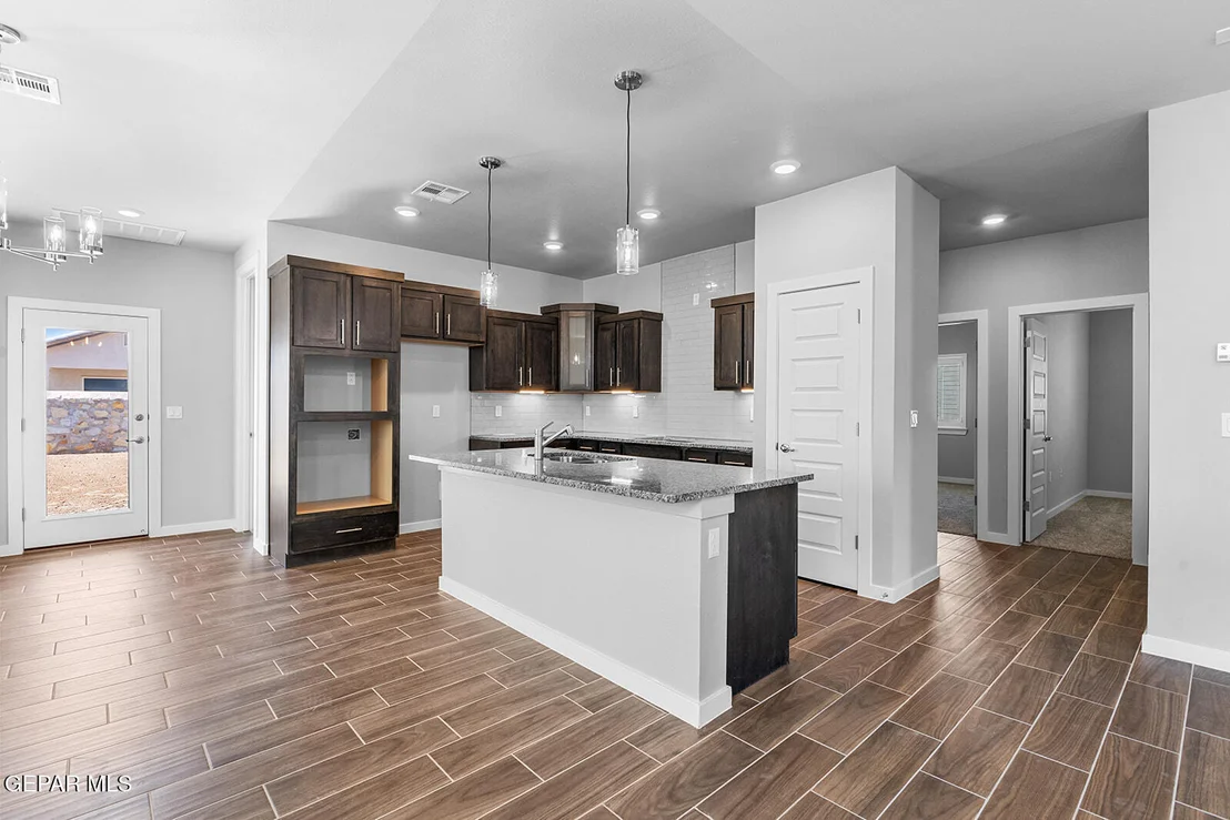 Photo of 937 Nayland Place