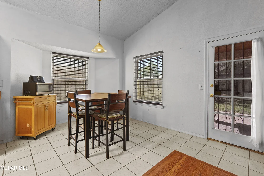 Photo of 5984 CHIPPENDALE Avenue