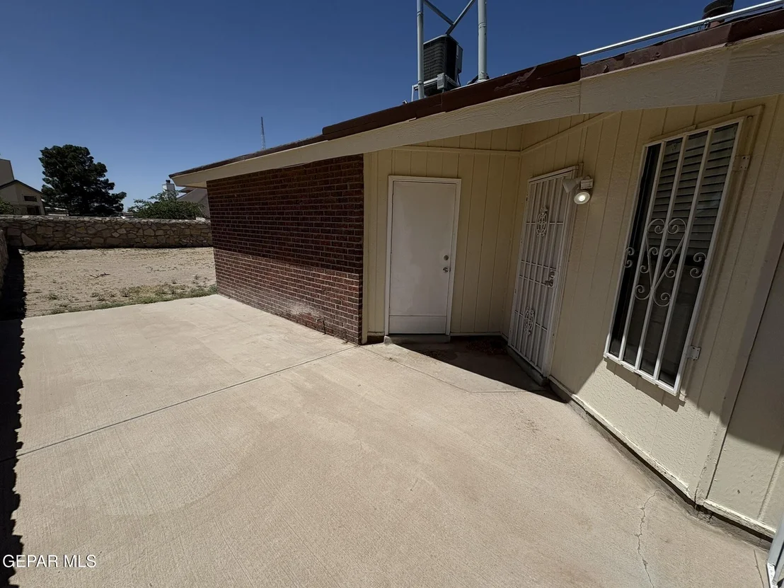 Photo of Unit A at 1550 GREG POWERS Drive