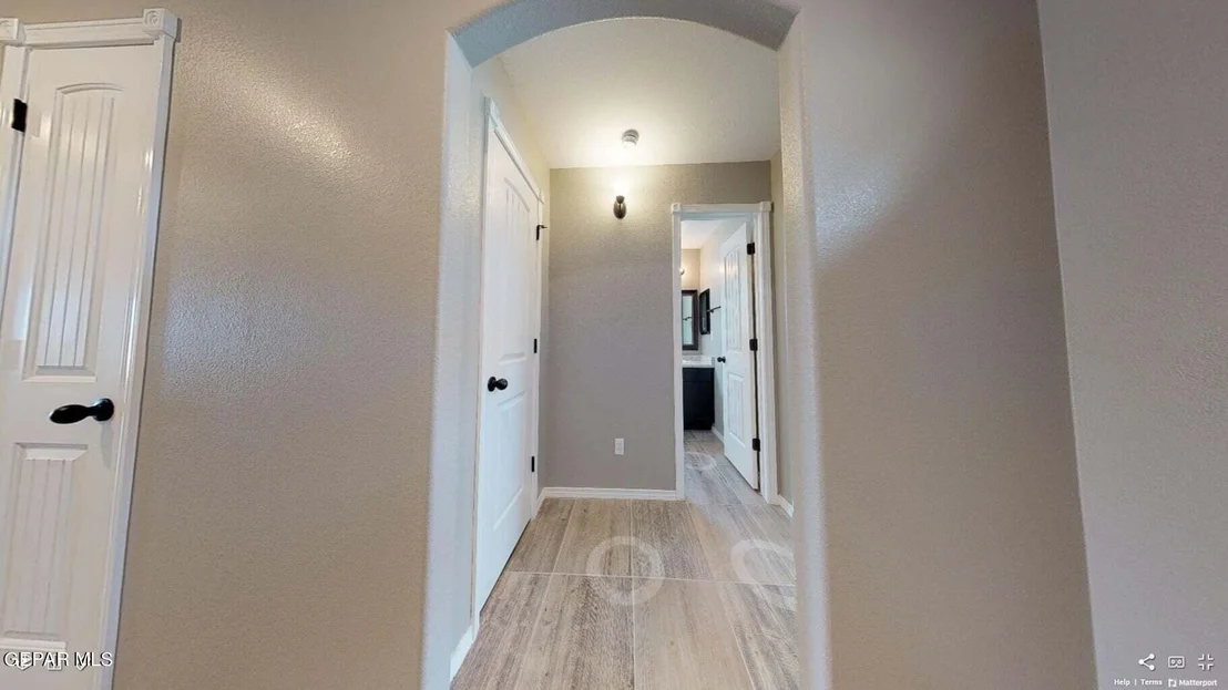 Photo of 912 Sandhurst Place