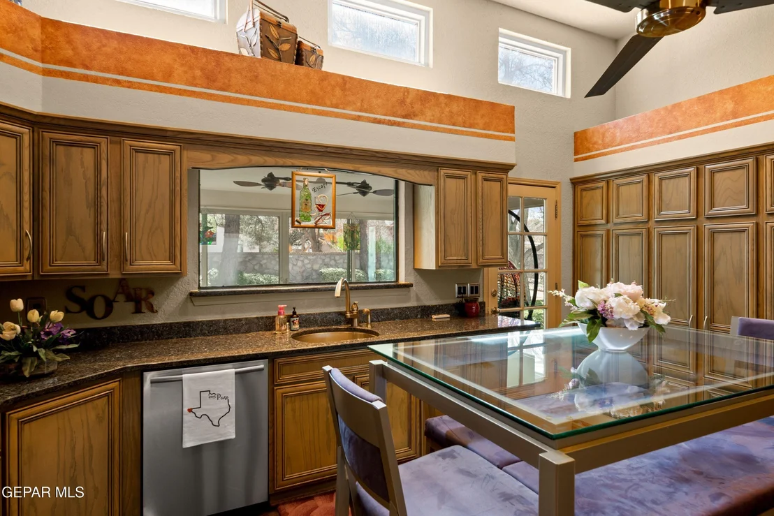 Photo of 612 WILLOW GLEN Drive