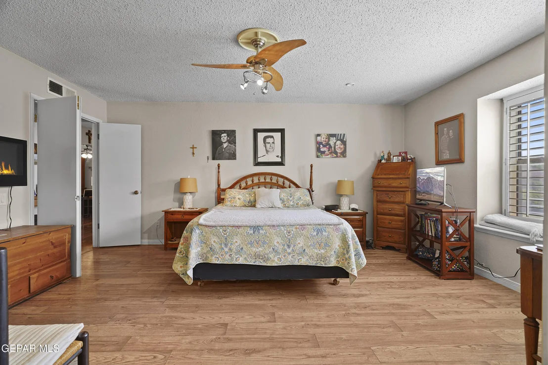 Photo of 207 SERRANIA Drive