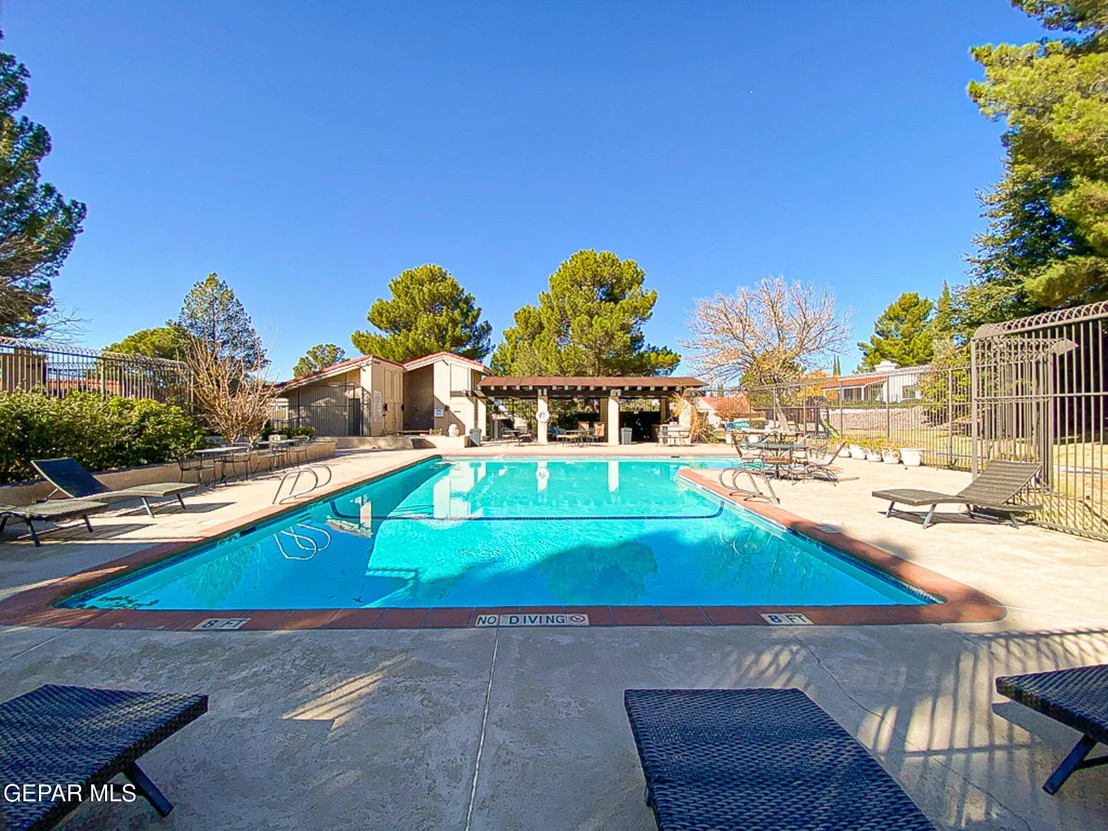 Photo of 1013 LOS JARDINES Circle