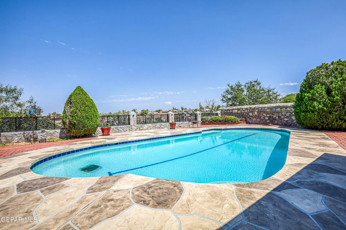 Photo of 7225 Rochester Drive