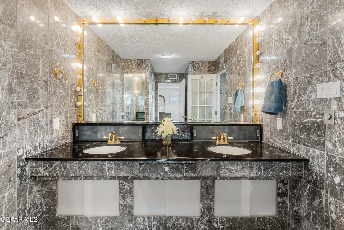 Photo of 6233 Meteor Way