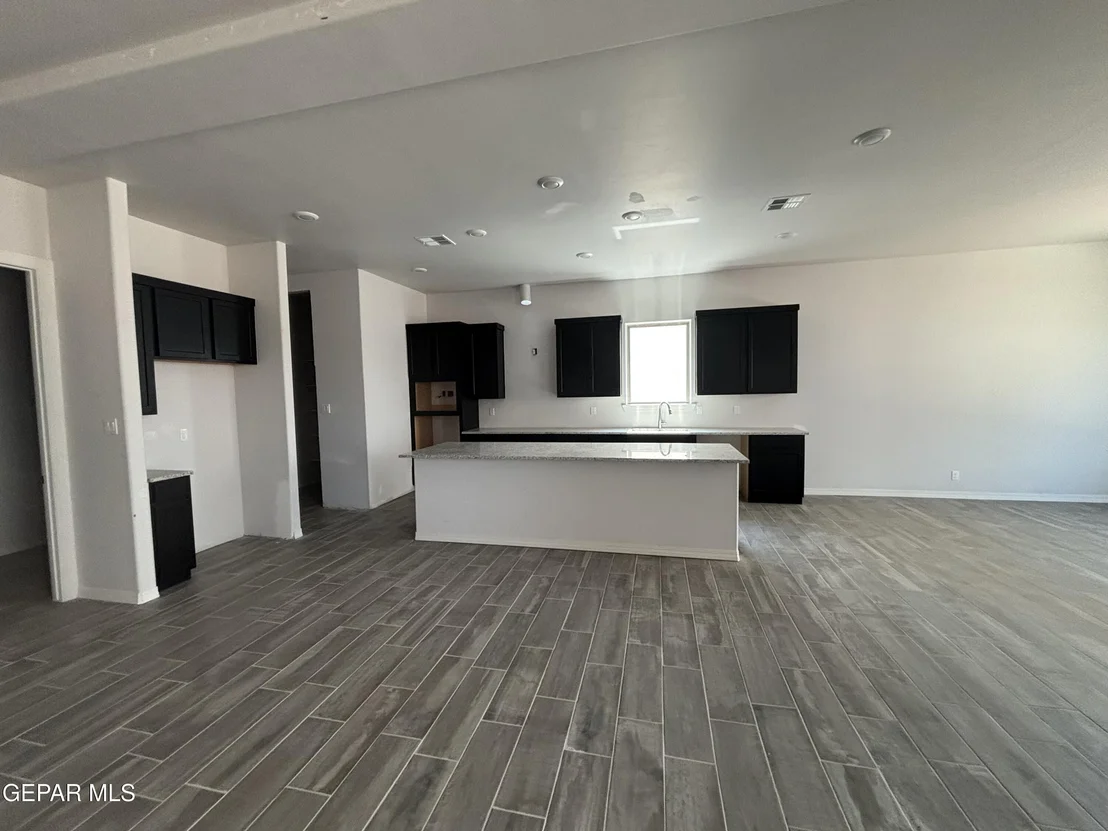 Photo of 321 MERCED Court