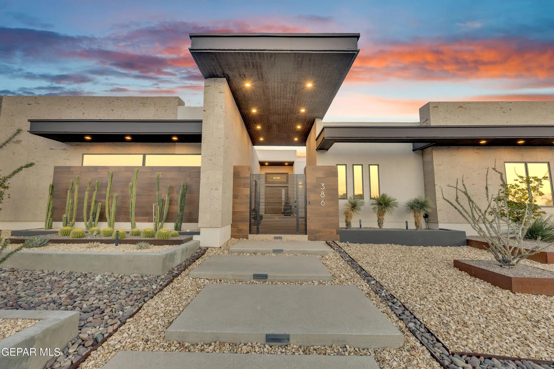 Photo of 386 ROCKY POINTE Drive