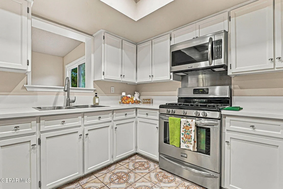 Photo of 220 SERRANIA Drive