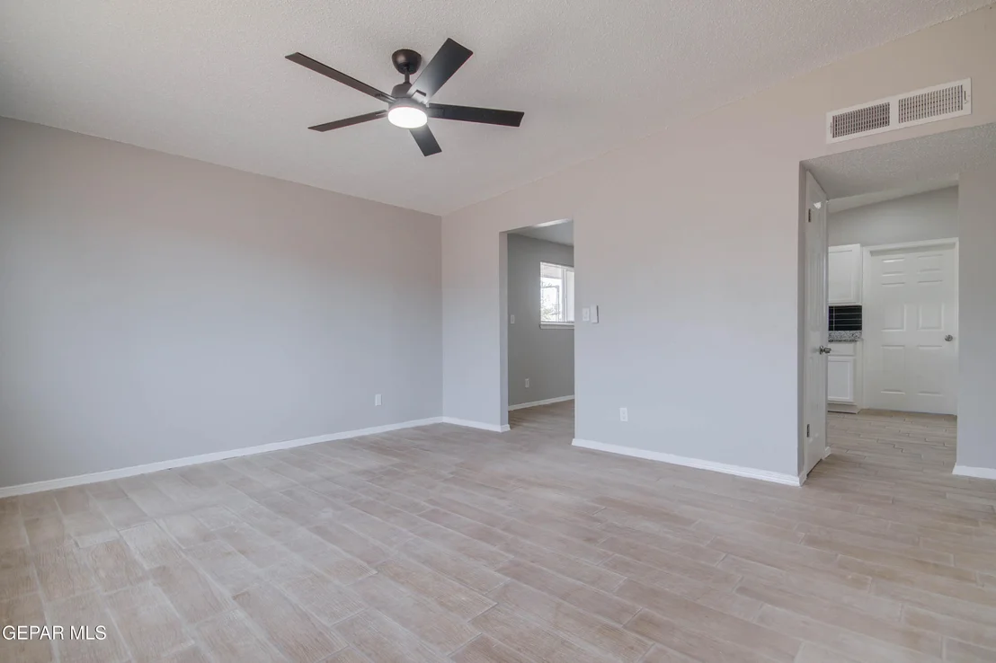 Photo of 6012 SINCLAIR Street