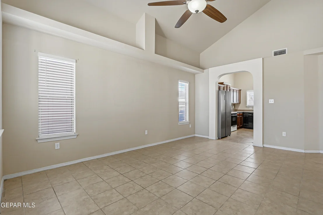 Photo of 14261 WOODS POINT Avenue