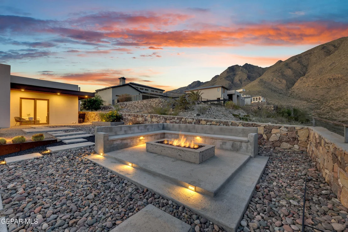 Photo of 386 ROCKY POINTE Drive