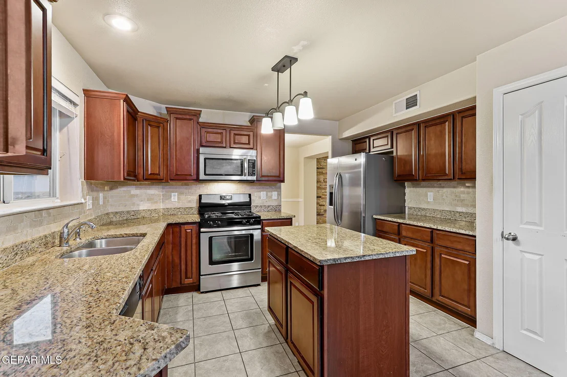 Photo of 6628 Parque del Sol Drive