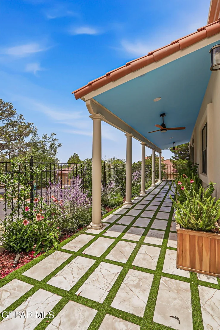 Photo of 1077 LOS JARDINES Circle