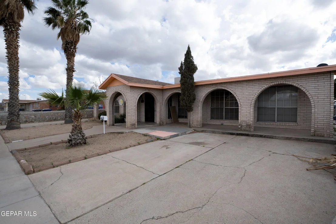 Photo of 8144 BURNHAM Road