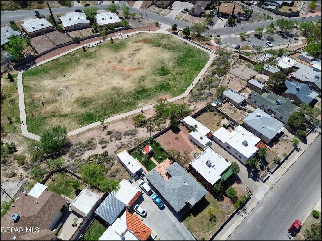 Photo of 912 MESITA Drive