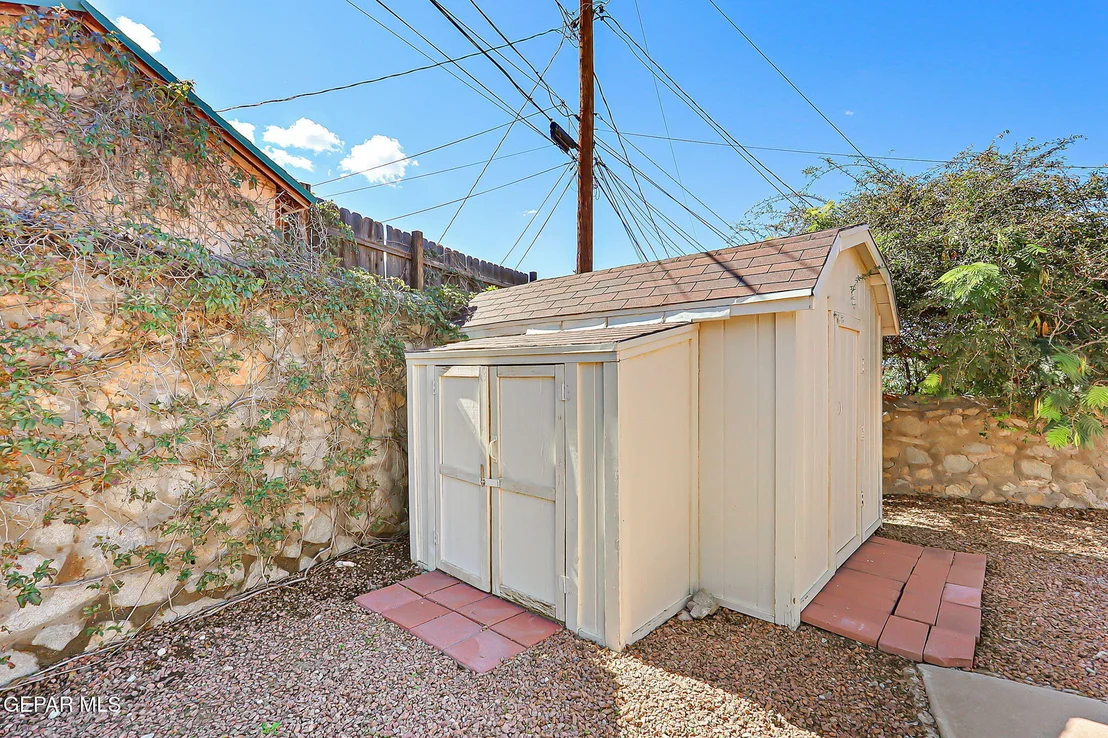 Photo of 7213 CLEMENTE Avenue