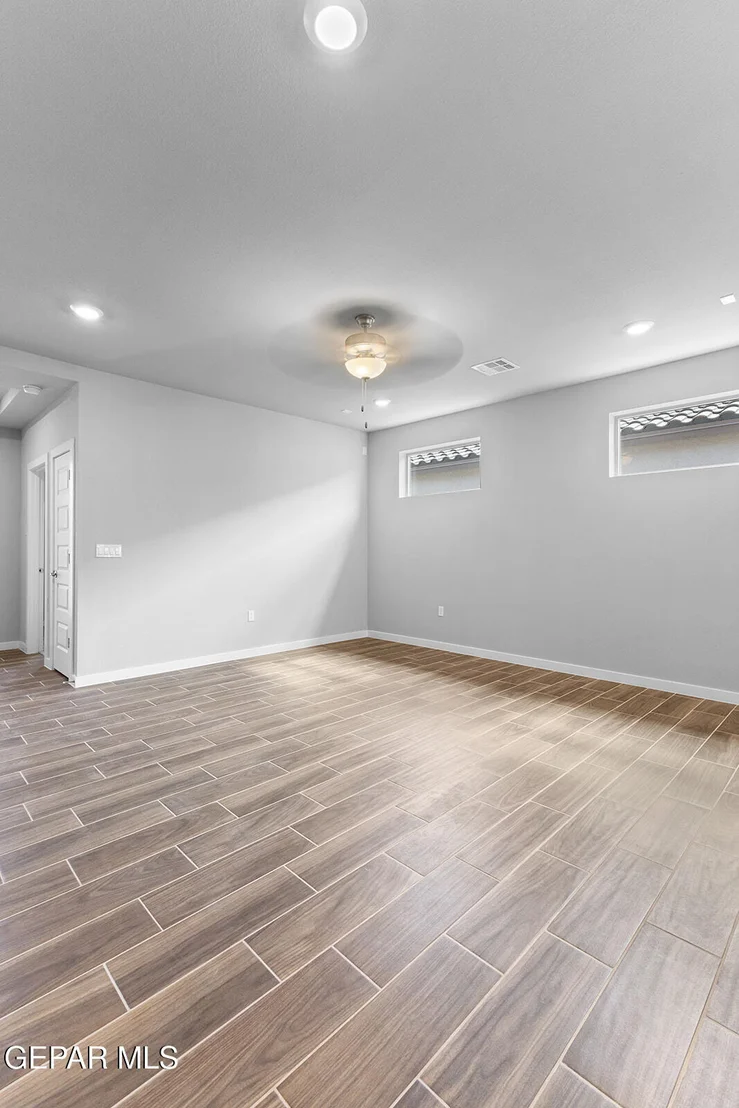 Photo of 937 Nayland Place
