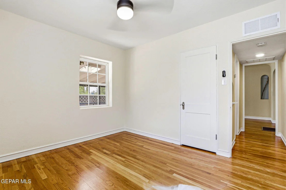 Photo of 2037 CRESCENT Circle