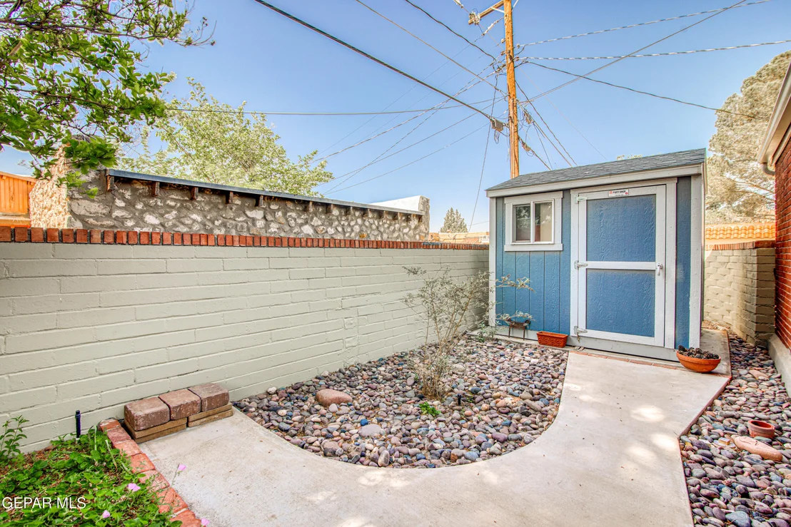 Photo of 900 MCKELLIGON Drive