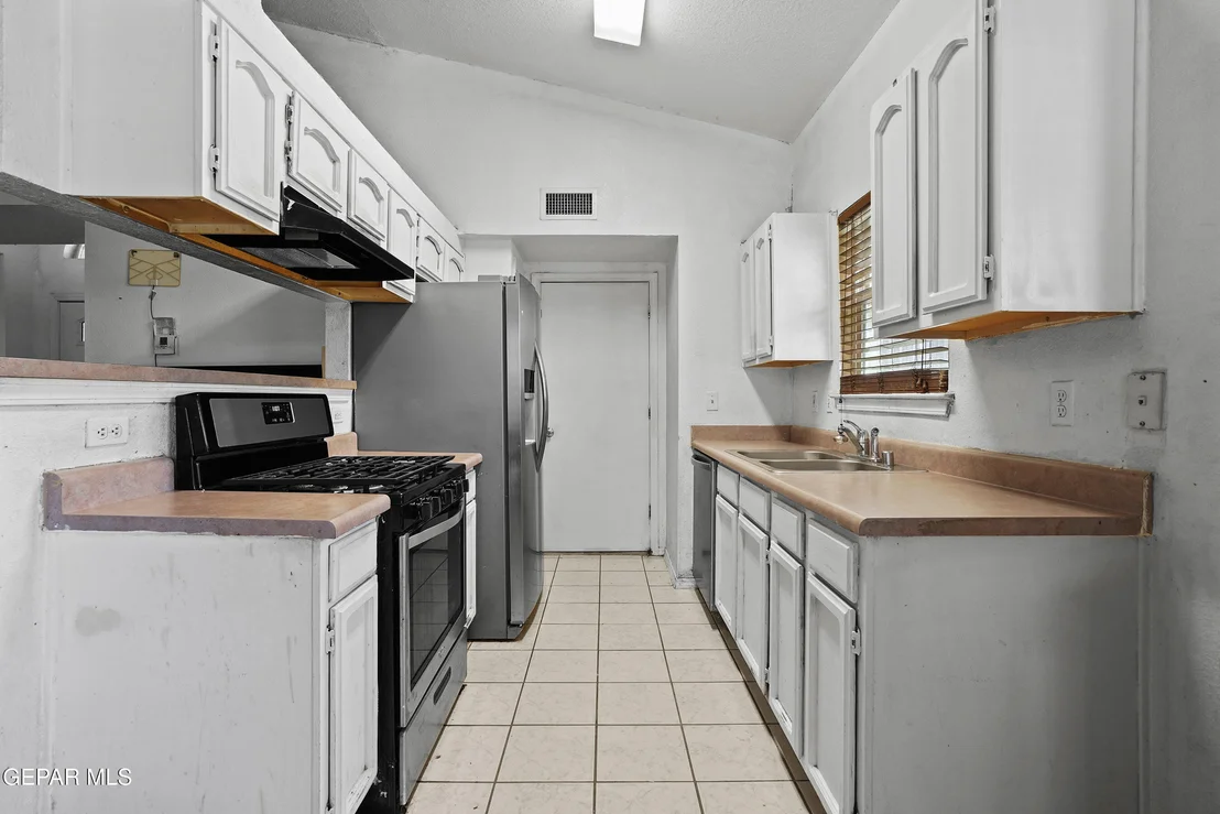 Photo of 5984 CHIPPENDALE Avenue