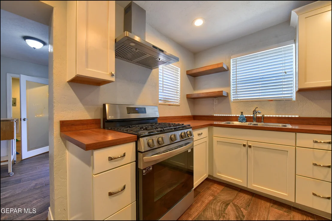Photo of 504 CANAL Road