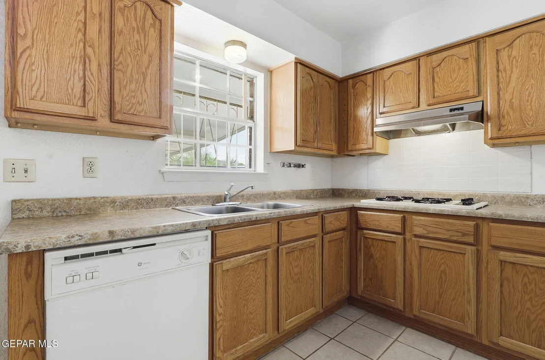 Photo of 8025 GILBERT Drive
