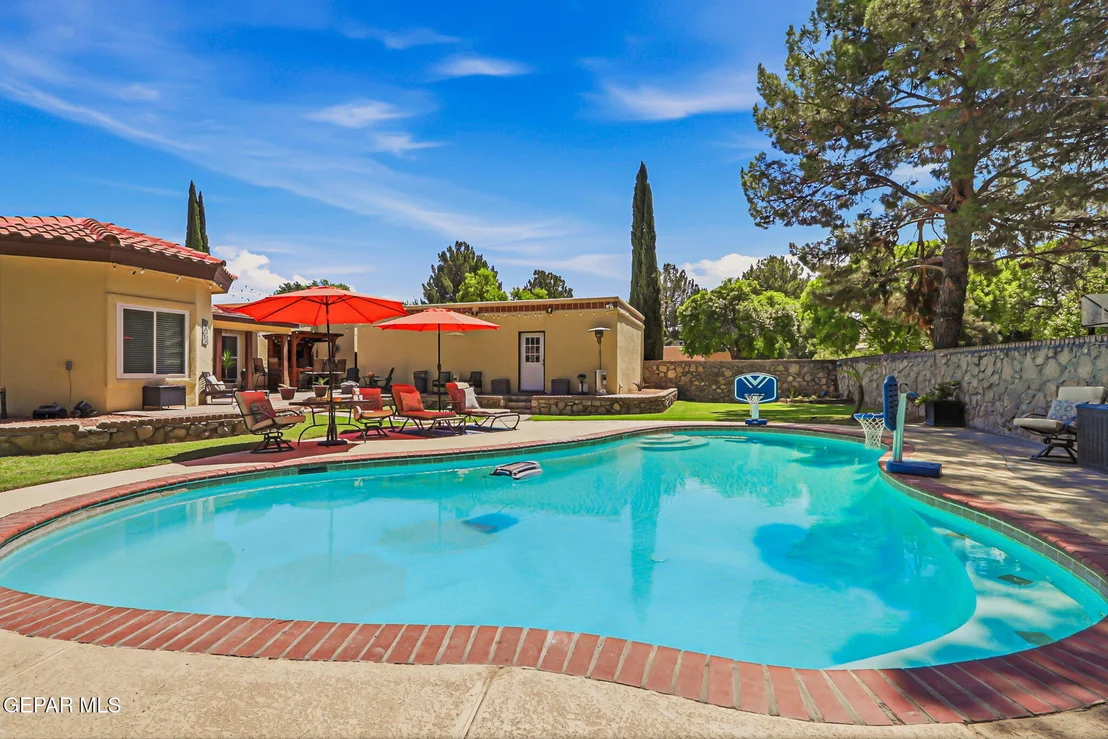 Photo of 716 Willow Glen Drive