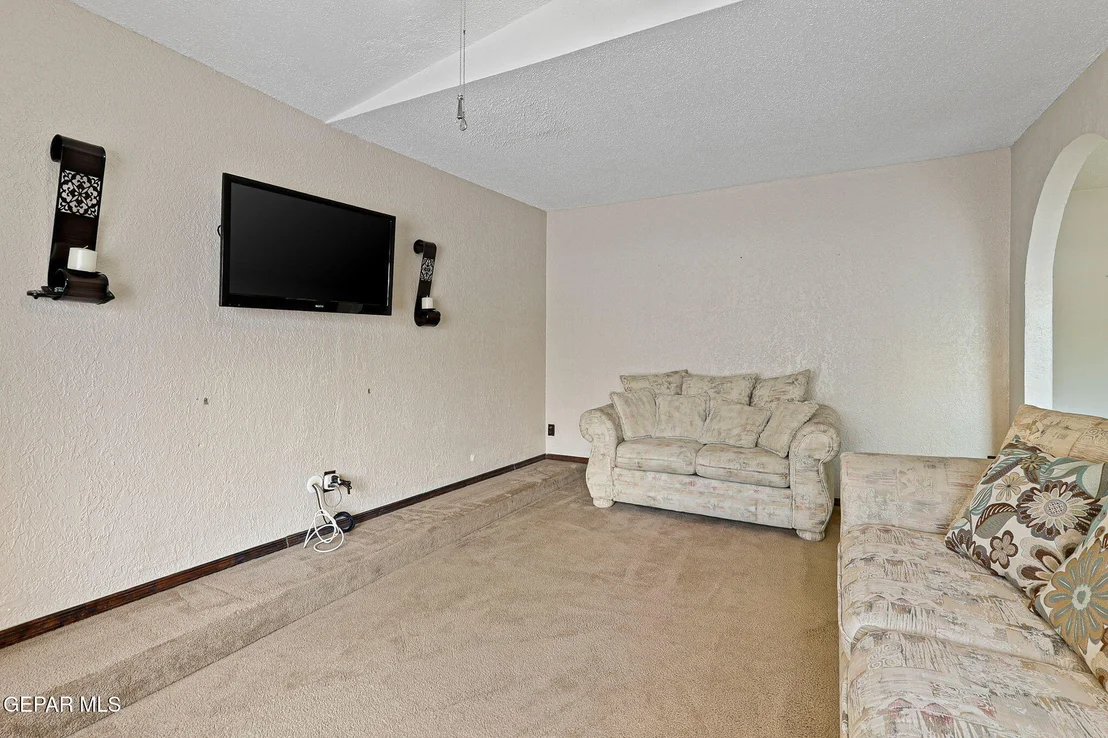 Photo of 233 MANUEL Drive