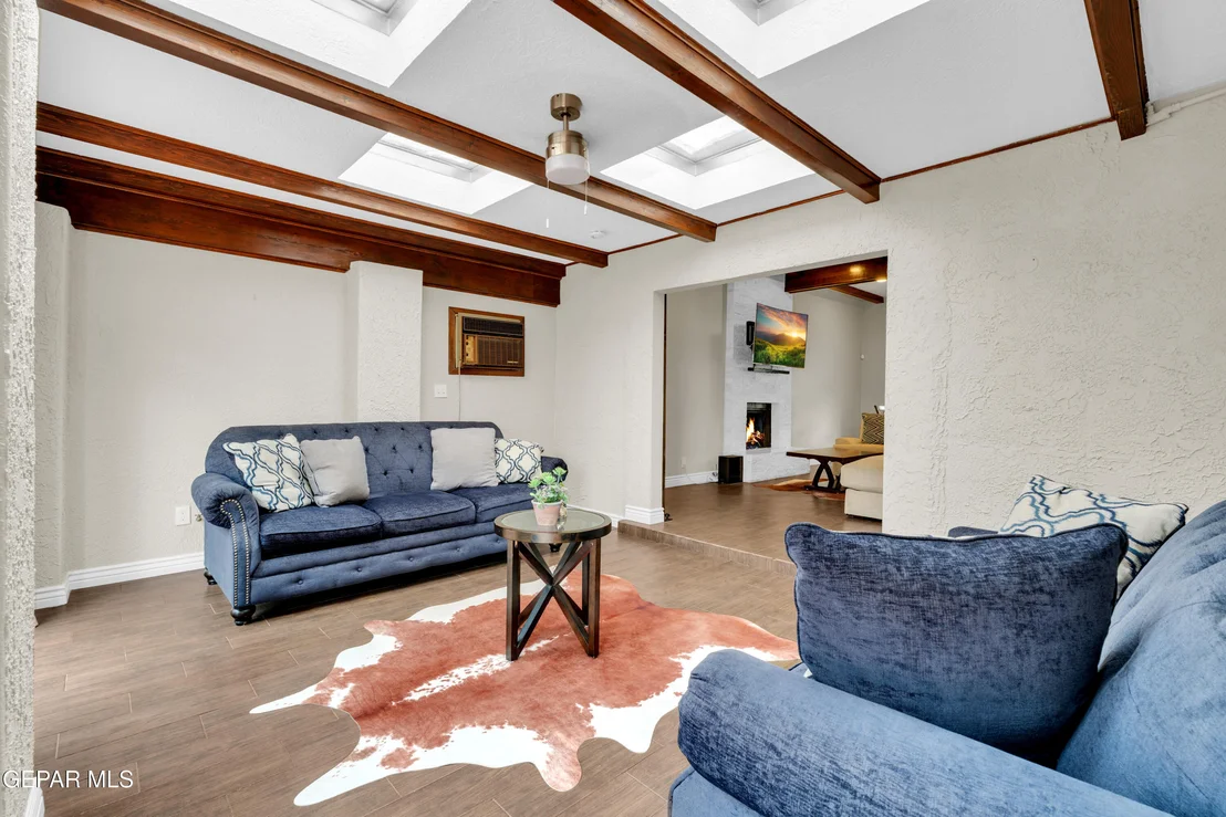 Photo of 425 VALPLANO Drive