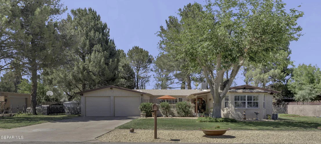 Photo of 801 MONTCLAIR Drive
