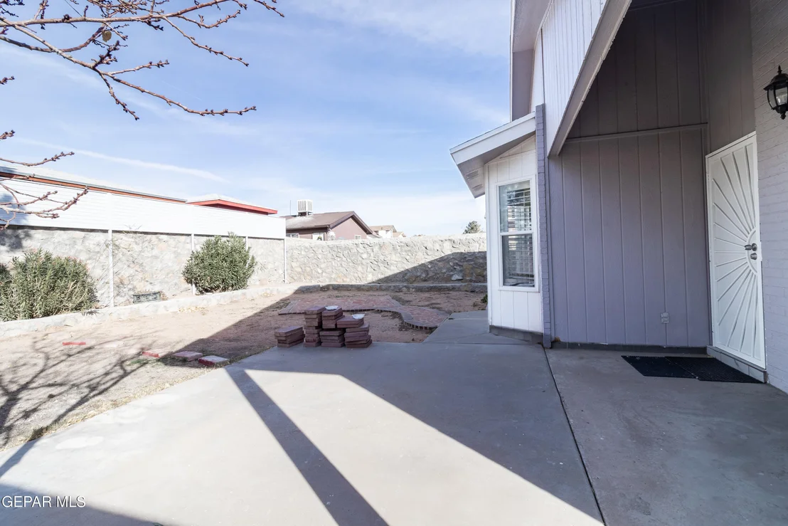 Photo of 11591 PRATT Avenue