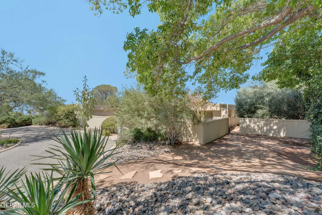 Photo of 913 THUNDERBIRD Drive