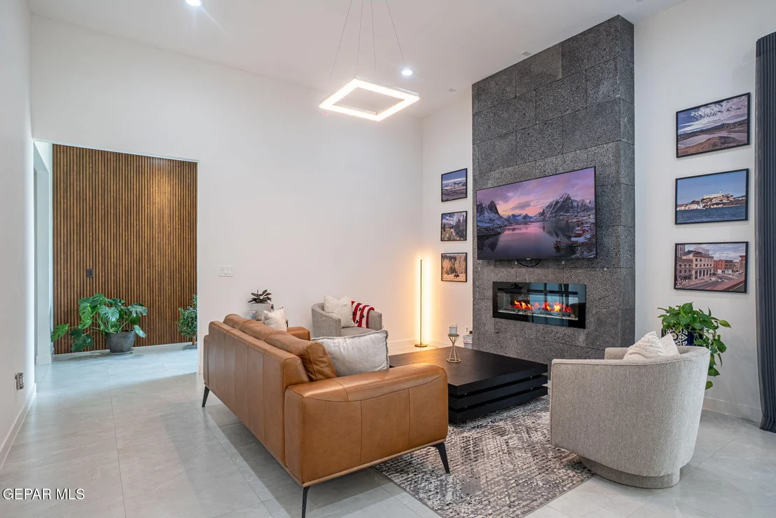 Photo of 316 RIO PINSAQUI Court