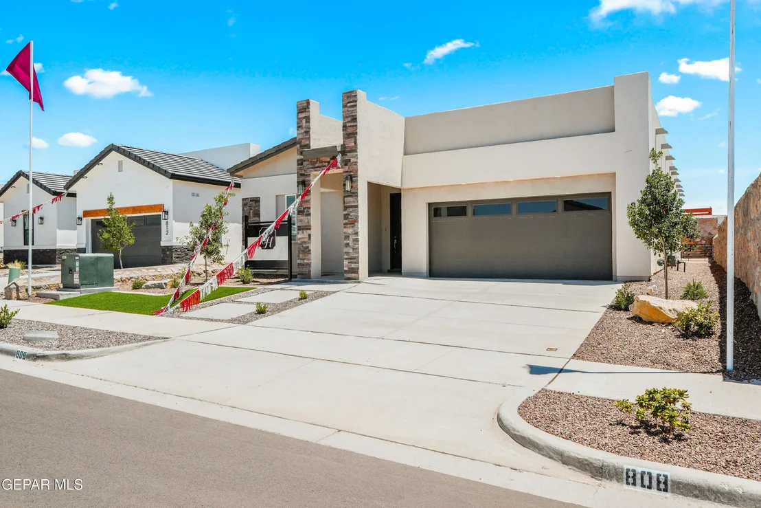 Photo of 808 Fairford Place
