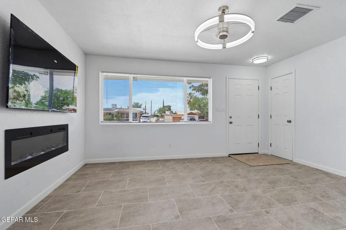 Photo of 4948 Royal Drive
