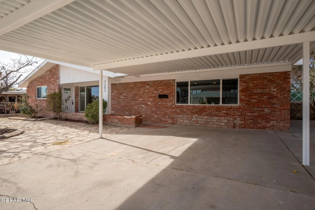 Photo of 3203 Shetland Road