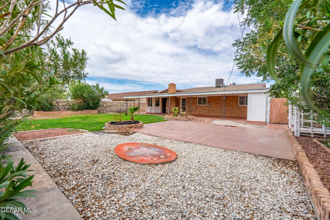 Photo of 8516 Mineola Drive