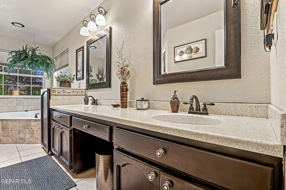 Photo of 1158 PINE RIDGE Way
