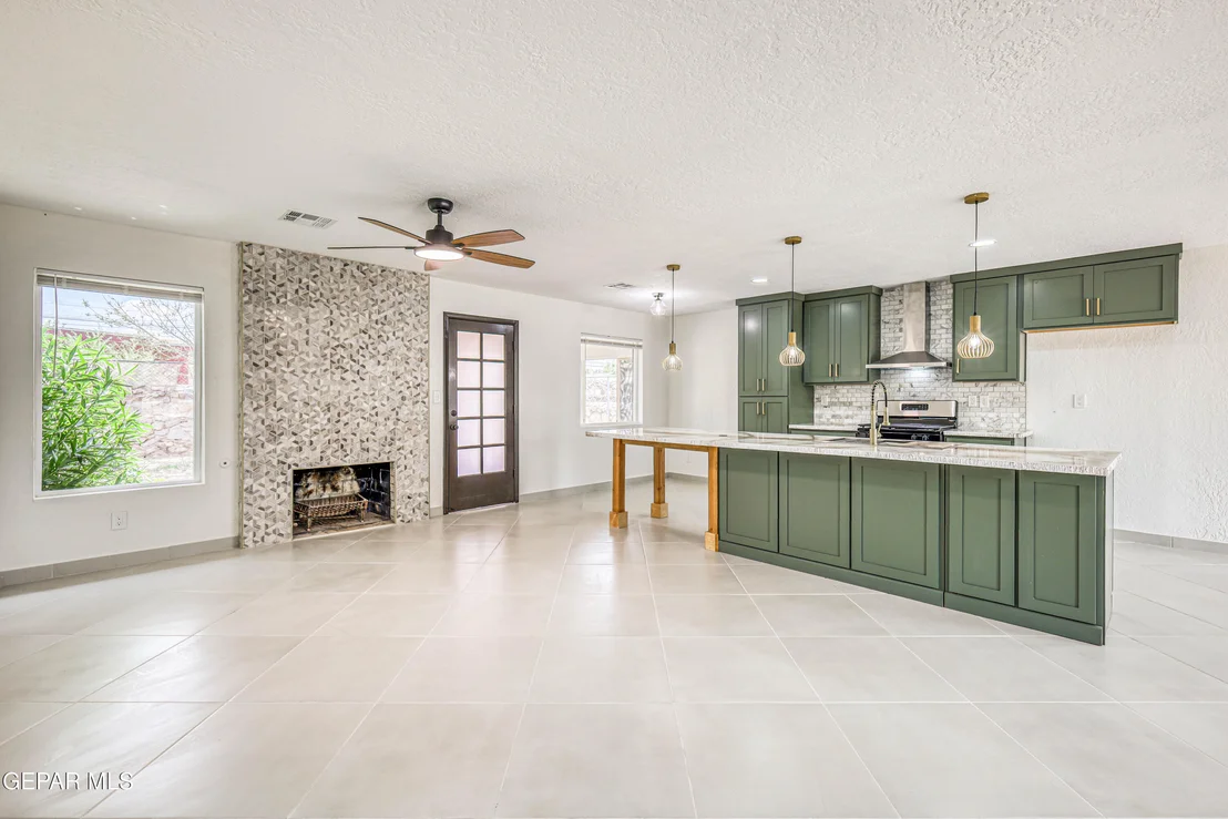 Photo of 712 CARABINAS Way