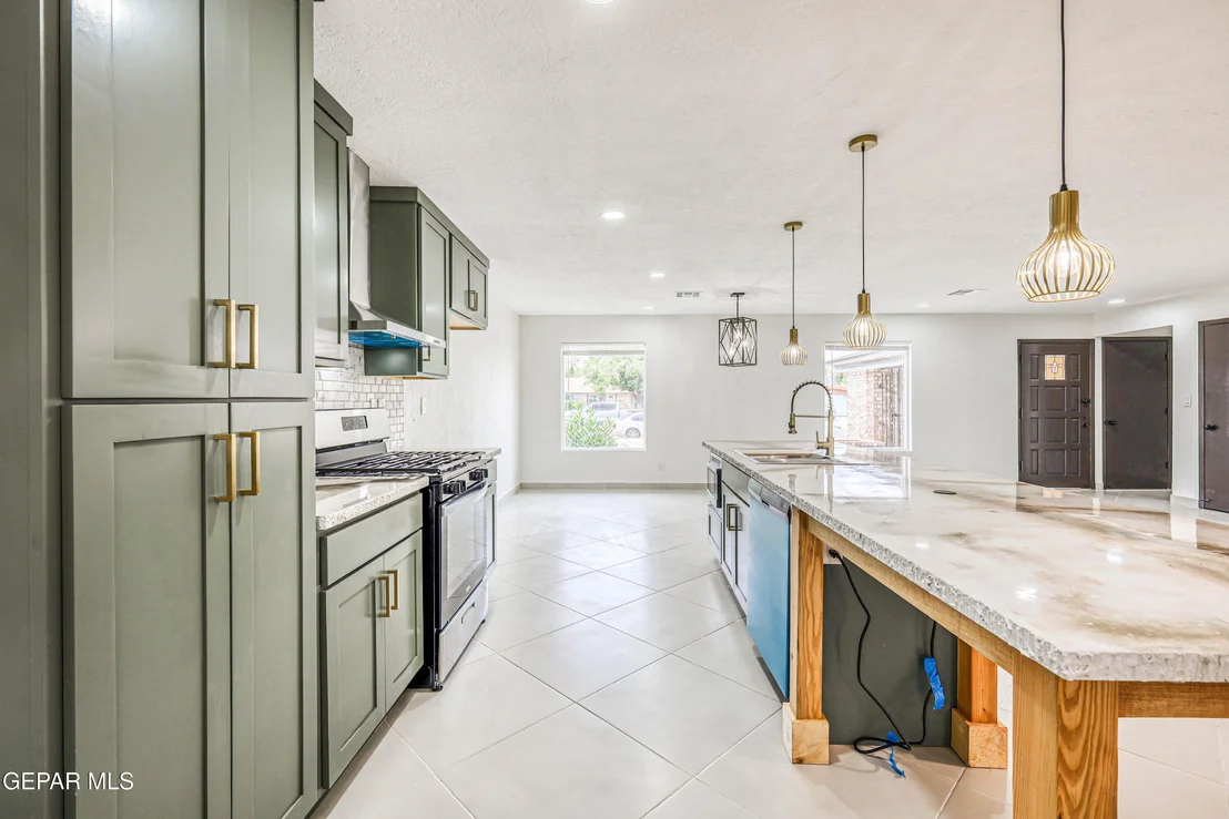 Photo of 712 CARABINAS Way