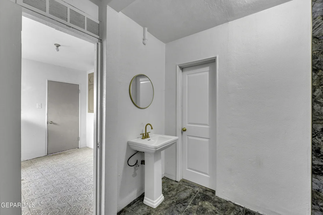 Photo of 2500 HAWLEY Circle