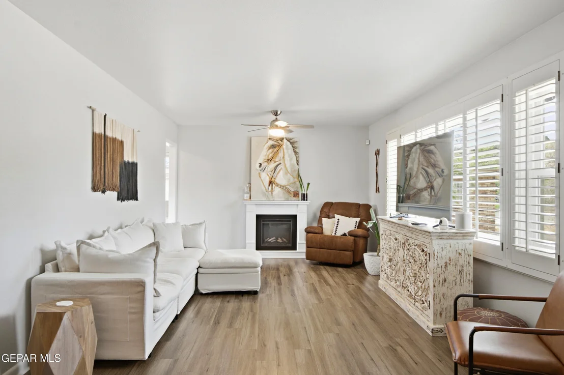 Photo of 224 VIKING Drive