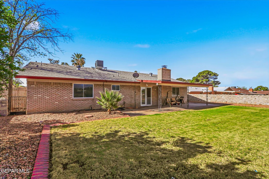 Photo of 6841 LA CADENA Drive