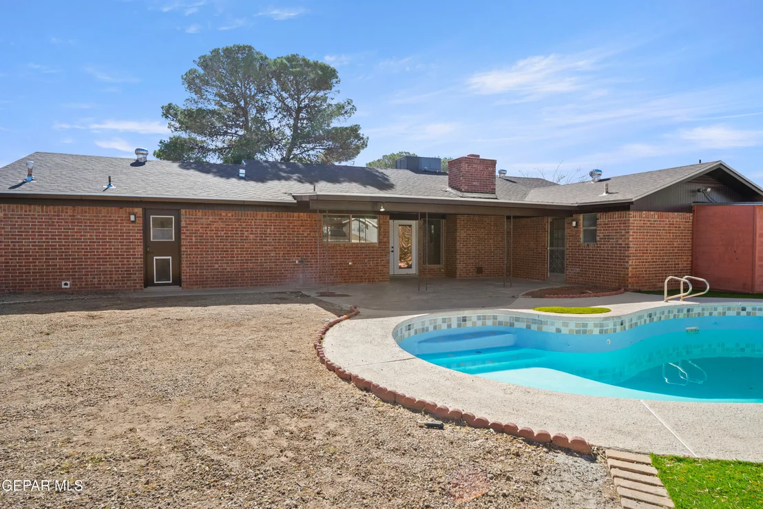 Photo of 6849 LA CADENA Drive