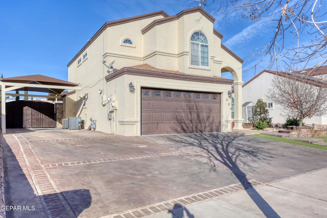 Photo of 409 EMERALD BLUFF Drive