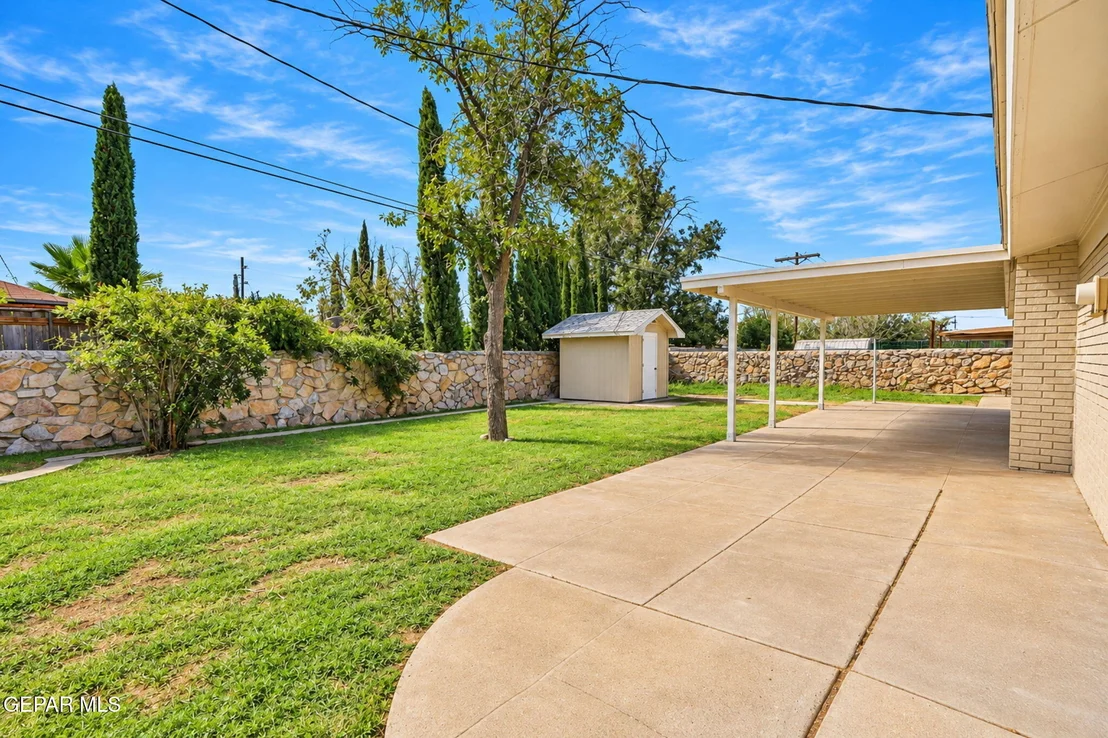 Photo of 8208 PARKLAND Drive